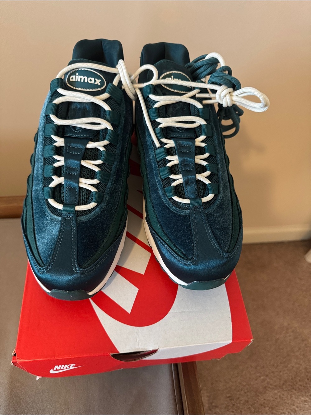 Nike Air Max 95 Women's Sneakers - Dark Green & White - Picture 7 of 8